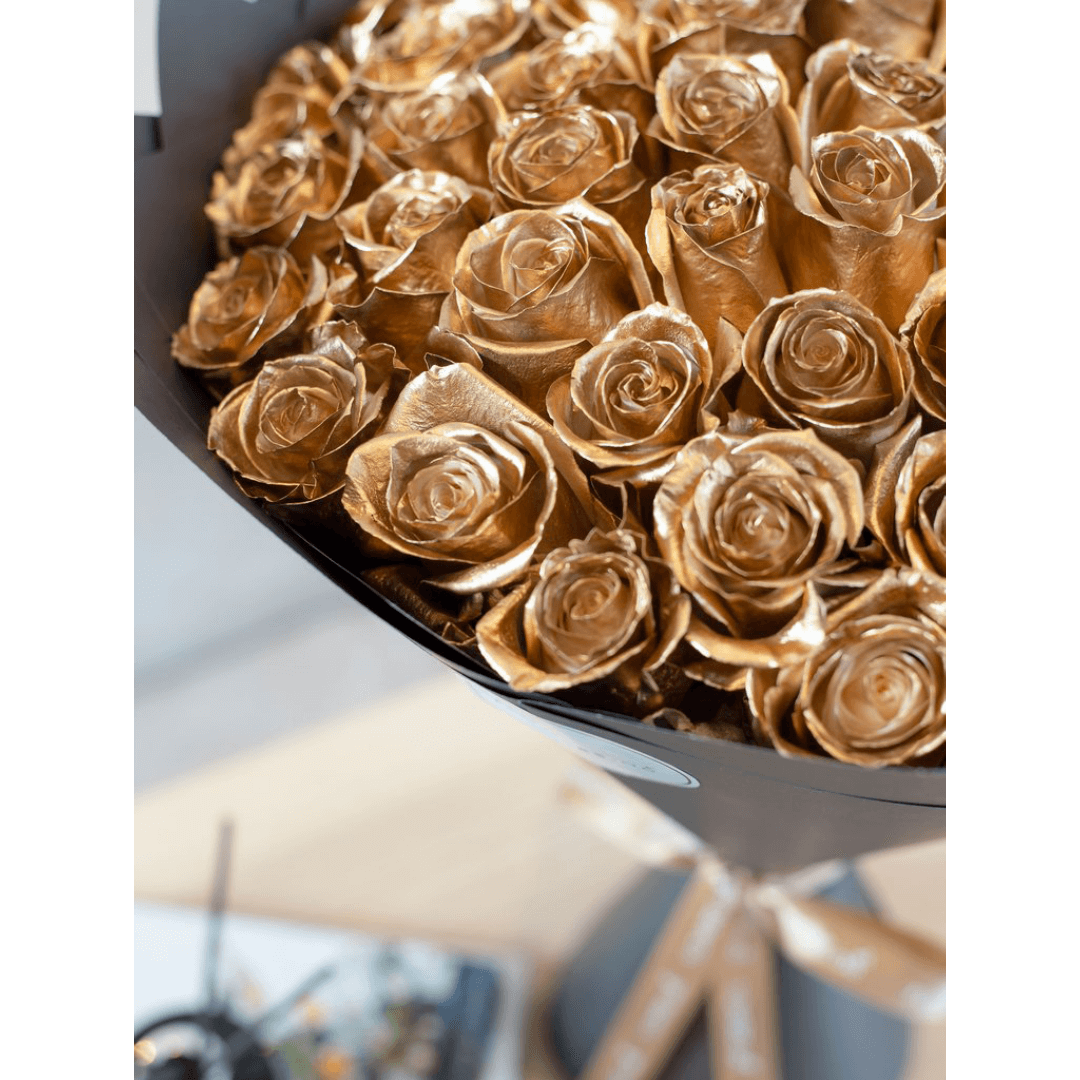Bouquet de 50 roses en or 2 | The Luxury Box