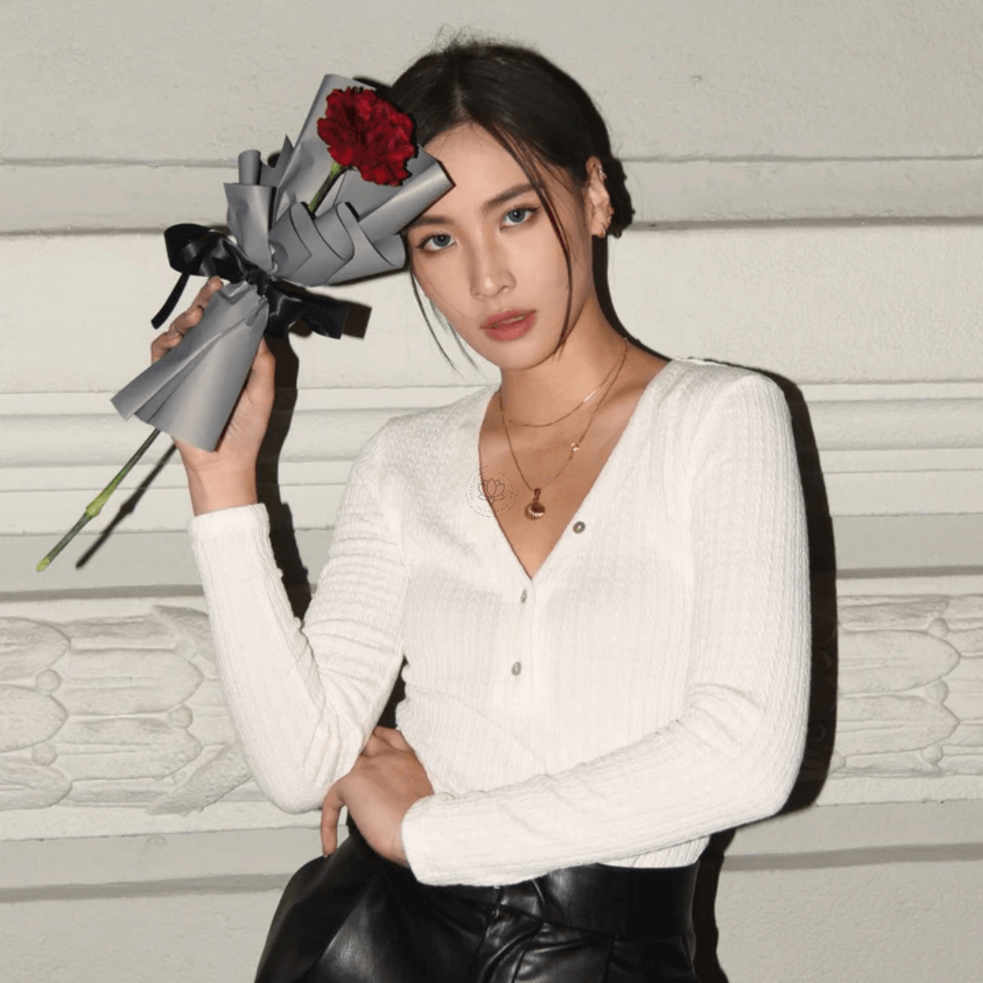 Fresh Flower Bouquet Single Wine Red Carnation 2 | The Luxury Box