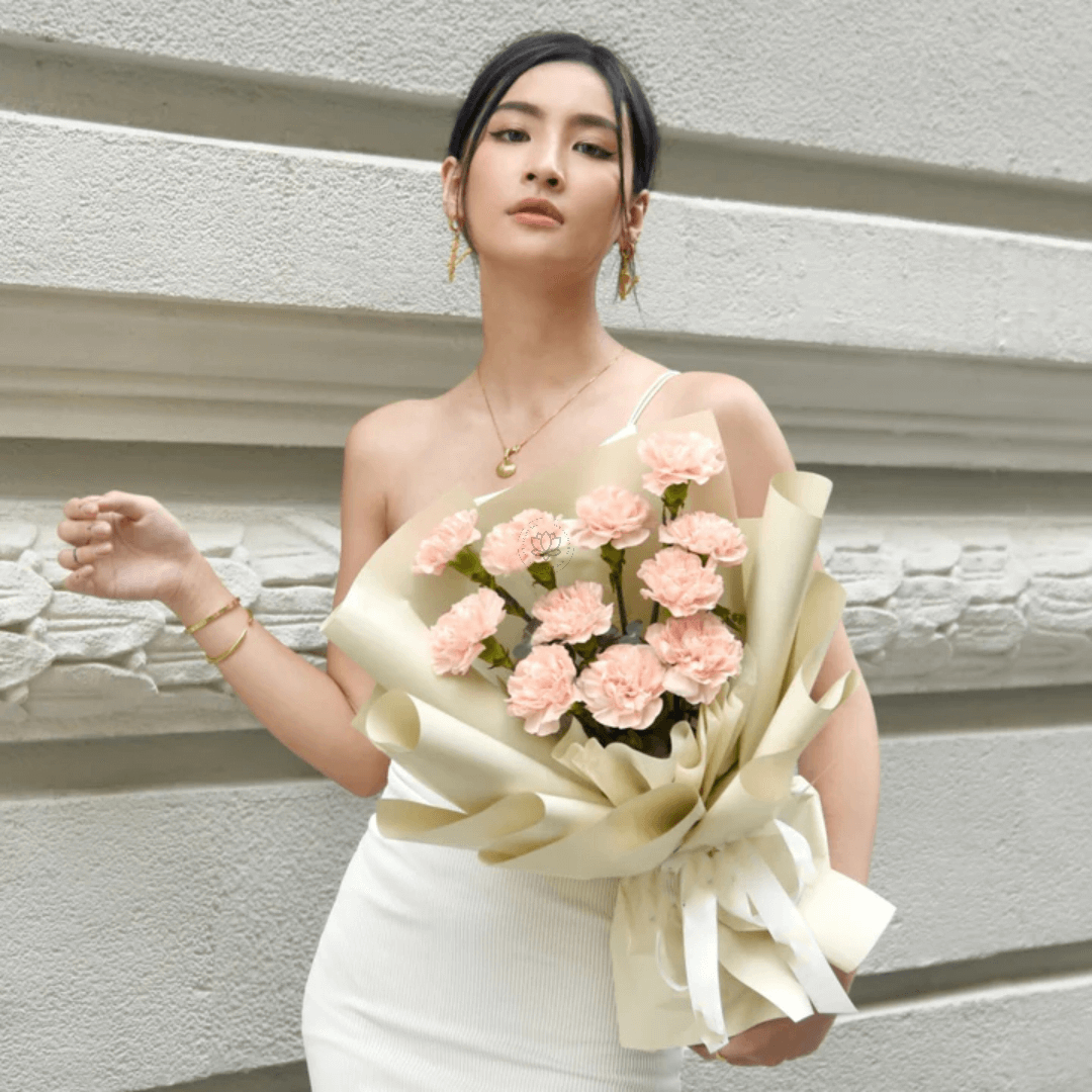 FreshFlowerBouquet ChampagneCarnations min 720x 2 | The Luxury Box