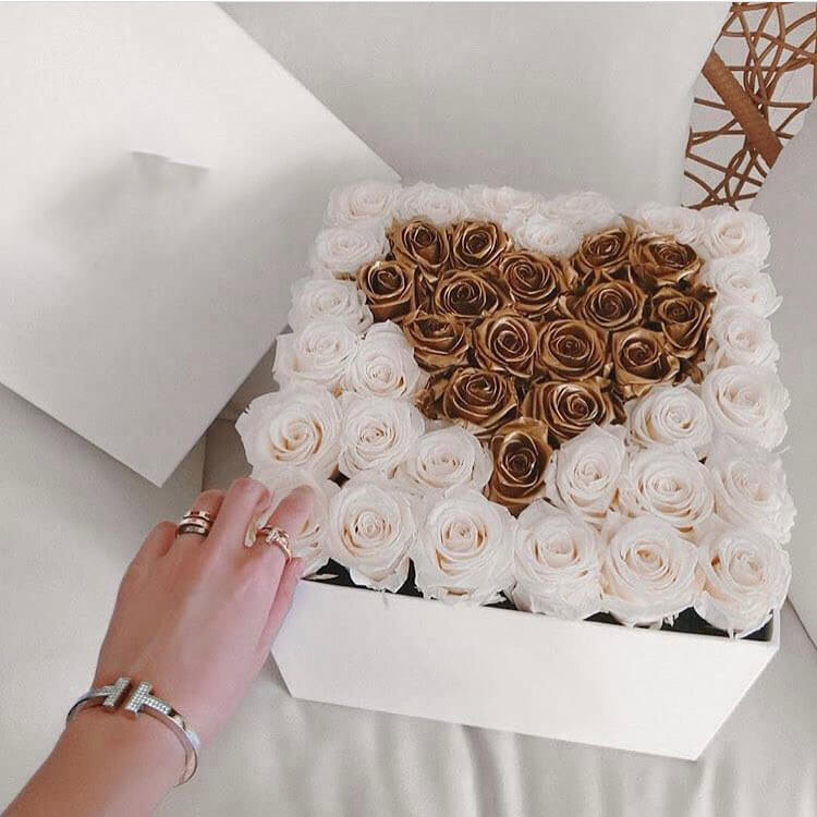 Coffret de fleurs en or
