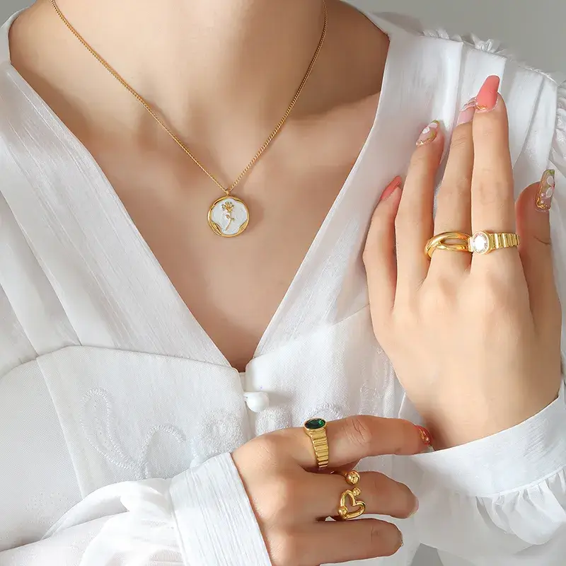 Romantique Rose Acier Au Titane Collier mail Acier Inoxydable Colliers | The Luxury Box