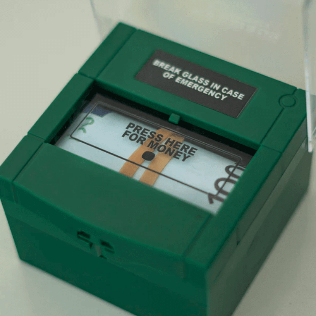 EMERGENCY BUTTON EURO 2 | The Luxury Box